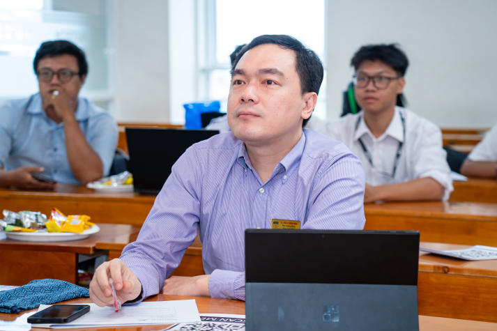 Nhiều công trình nghiên cứu chất lượng tại Hội nghị “Sinh viên nghiên cứu khoa học HUTECH 2025” 267