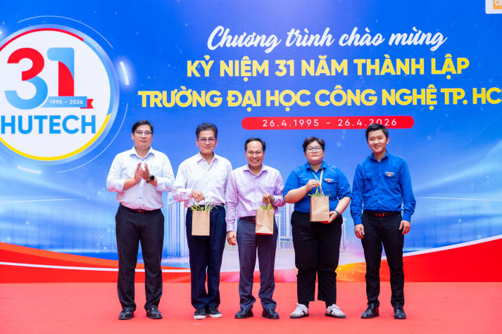 [Ảnh] Sân khấu tuổi trẻ rực sáng tại Liên hoan CLB - Đội - Nhóm “Tự hào sinh viên HUTECH” 76