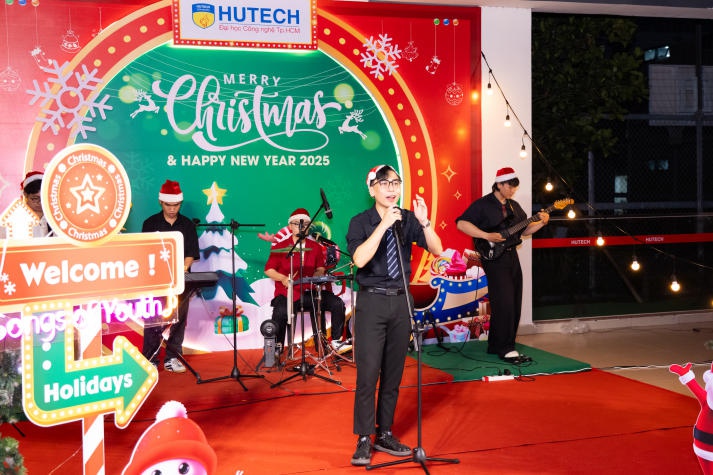 HUTECH-ers “chill” hết mình tại Minishow Tuyết yêu thương 30