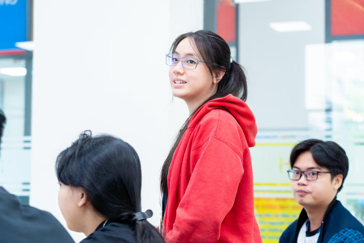 Sinh viên Khoa Công nghệ thông tin học cách sử dụng công cụ AI trong lập trình 65