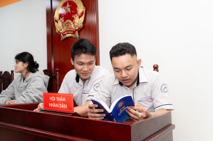 Học sinh THPT Vĩnh Cửu (Đồng Nai) trải nghiệm môi trường học tập tại HUTECH 39