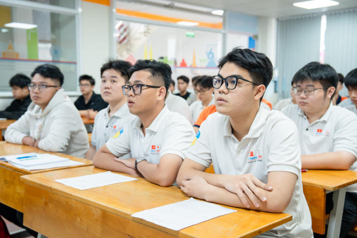 Sinh viên ngành Công nghệ kỹ thuật ô tô VJIT tiếp cận cơ hội thực tập Nhật Bản cùng TOA Kogyo 52