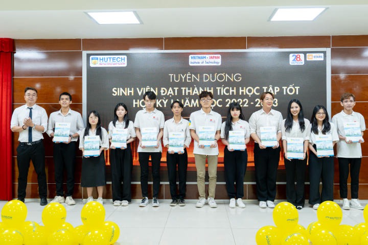 Nhiều gương mặt xuất sắc được khen thưởng tại lễ tuyên dương sinh viên tiêu biểu HKI năm học 2022 - 2023 của VJIT 97