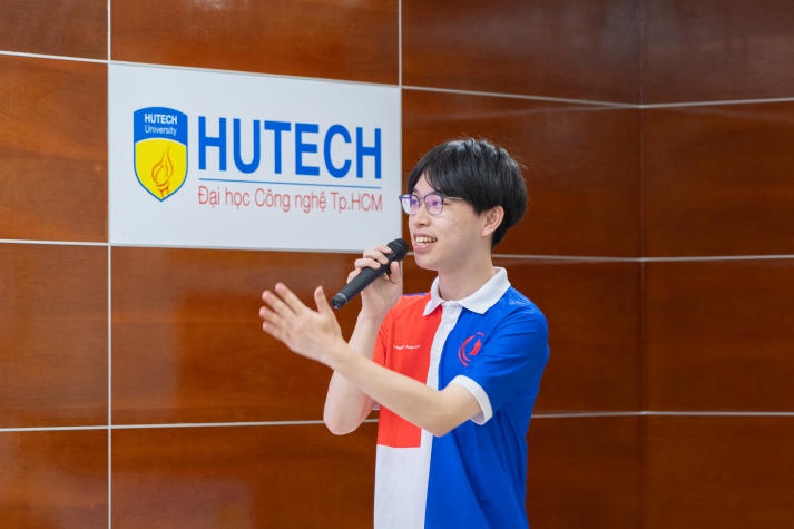 Sinh viên Trường Đại học Ritsumeikan Asia Pacific (APU) báo cáo chương trình thực tập tại HUTECH 69