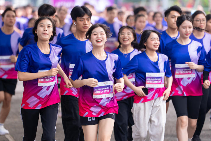 Gần 1.000 vận động viên HUTECH lan tỏa yêu thương cùng Giải chạy “Bước chạy Sống khoẻ” 57