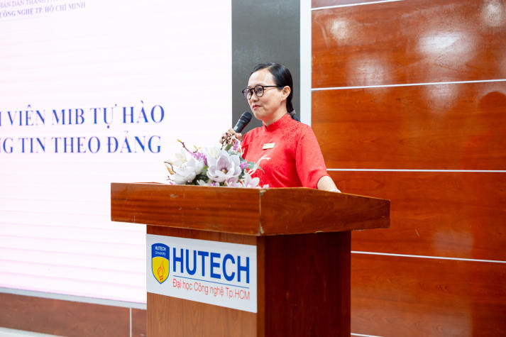 Sinh viên Marketing - Kinh doanh quốc tế củng cố lý tưởng qua Talkshow “Tự hào, vững tin theo Đảng” 25