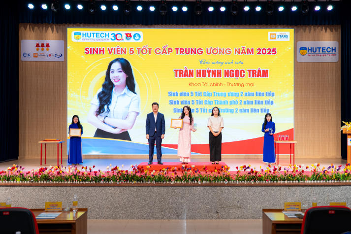 Sinh viên HUTECH tiếp tục khẳng định vai trò tiên phong trong phong trào rèn luyện toàn diện năm học 2024-2025 44
