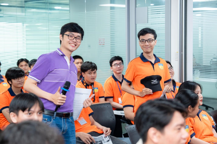 [Video] Students of the Institute of International Education visited DXC Technology Vietnam 84