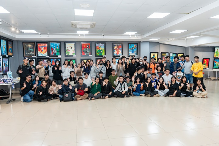 Khi sinh viên Thiết kế đồ họa “lên màu” cho tranh cổ động 27