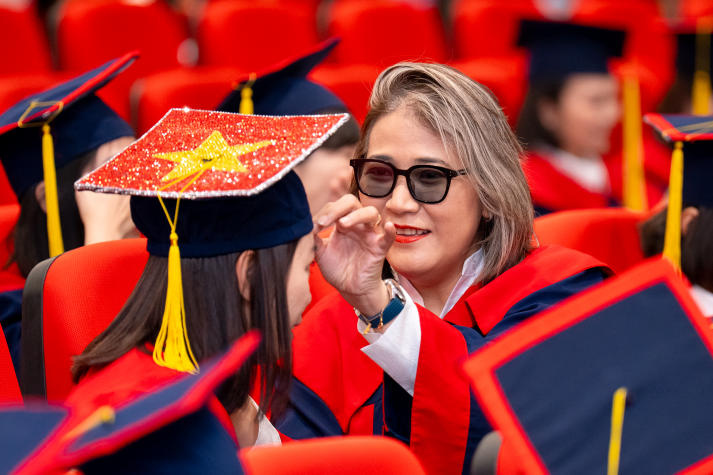 Lễ trao bằng tốt nghiệp HUTECH: Vinh danh nghị lực học tập vượt giới hạn thời gian và tuổi tác 37