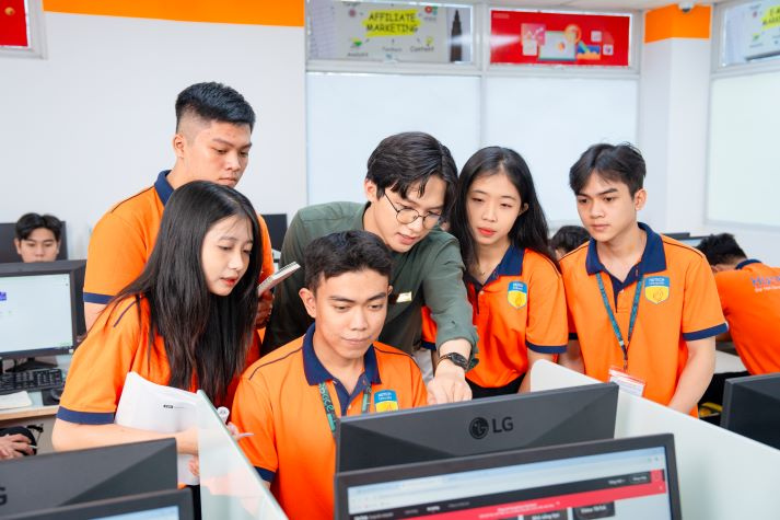 HUTECH khảo sát ý kiến sinh viên về hoạt động giảng dạy của giảng viên học kỳ 2A năm học 2025-2026 13