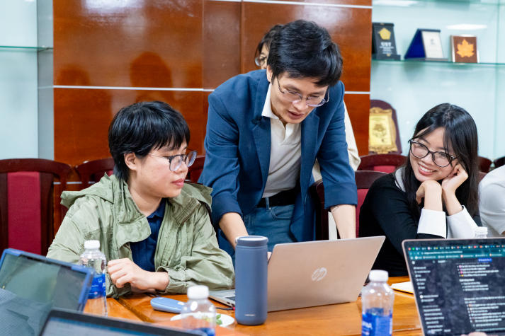 [Video] Ứng dụng AI không cần code trong giảng dạy và nghiên cứu tại HUTECH 87