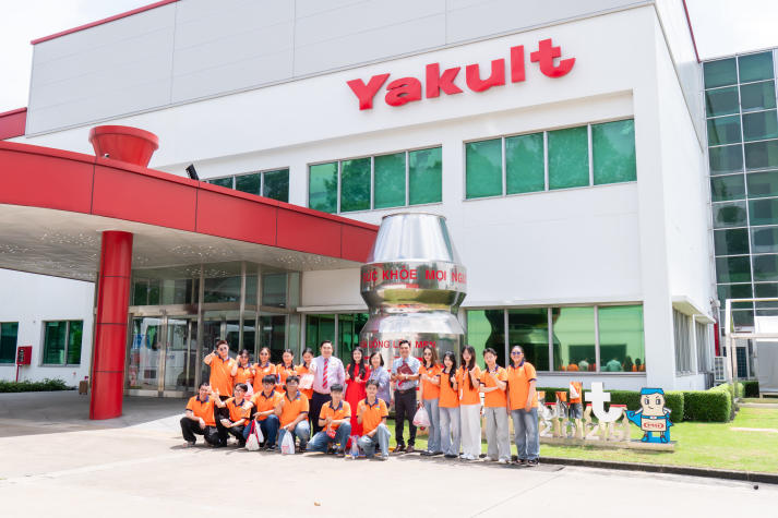 Sinh viên Công nghệ sinh học khám phá “hệ sinh thái lợi khuẩn” hiện đại tại Nhà máy Yakult Việt Nam 6
