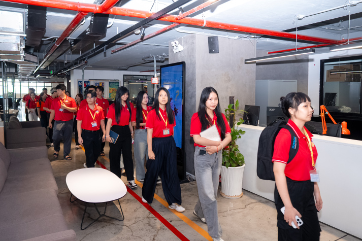 Sinh viên Viện Đào tạo Quốc tế tiếp cận tư duy sáng tạo trong kỷ nguyên AI tại Shuttlerock Vietnam 22