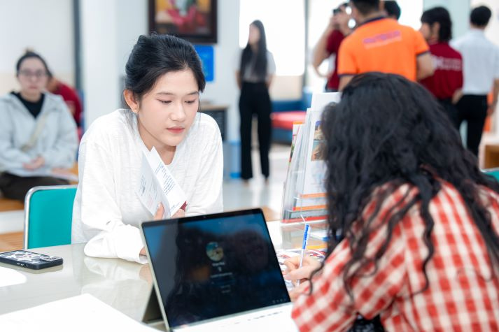 Anh chị chọn HUTECH, em tiếp bước: Niềm tin được nối dài 4
