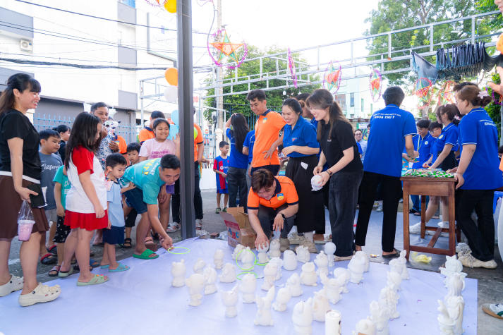 Sinh viên Khoa Thú y và hành trình thắp sáng “Vầng trăng tuổi thơ” 2025 116