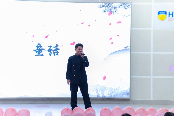Thăng hoa cảm xúc với Chung kết cuộc thi hát tiếng Trung "华鼎好声音 - Sing! Hua Ding" tại HUTECH 43