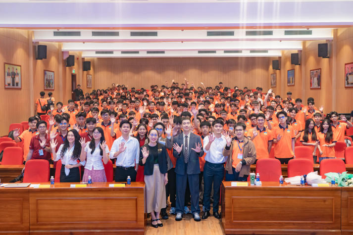 Tân sinh viên I-HUTECH định hình lộ trình tiếng Anh ngay từ những ngày đầu 95