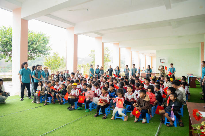 Chương trình thiện nguyện "Trăng sáng LangBiang" mang Trung thu ấm áp đến trẻ em vùng cao 56