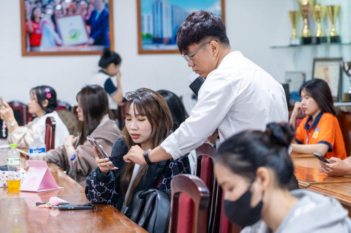 Sinh viên Khoa Marketing - Kinh doanh quốc tế khám phá NFT trong hành trình phát triển thương hiệu cá nhân 94