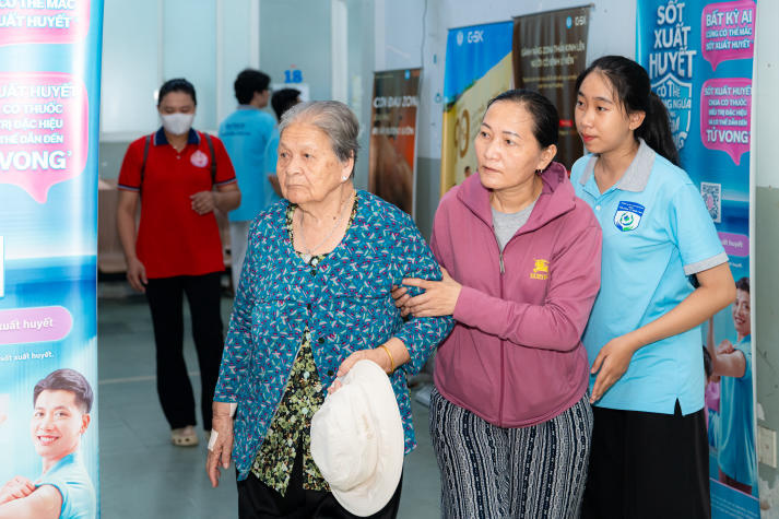 Sinh viên Điều dưỡng - Kỹ thuật y học vận dụng chuyên môn hỗ trợ chăm sóc sức khỏe cộng đồng 61