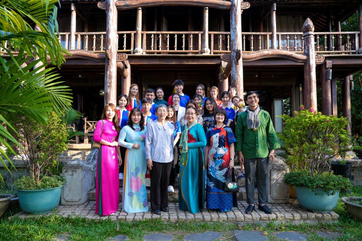 Sinh viên Khoa Nhật Bản học giao lưu cùng sinh viên Đại học Okinawa Nhật Bản tại Bảo tàng Áo dài (Quận 9) 88