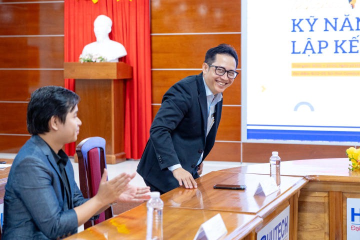 HUTECH 経営学部の学生は、計画スキルを自分で学ぶことに興奮しています 24