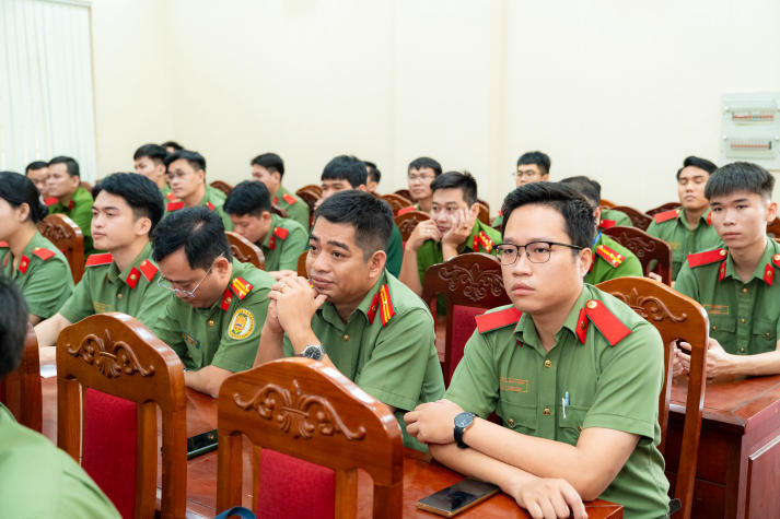 Khai giảng chương trình Ngôn ngữ Anh từ xa: Dấu ấn hợp tác đào tạo giữa HUTECH và Đại học An ninh Nhân dân 83