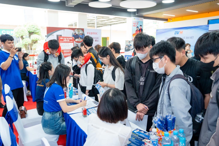 [Video] Sinh viên HUTECH săn hơn 1.500 đầu việc hấp dẫn tại Japan Job Fair 2024 18