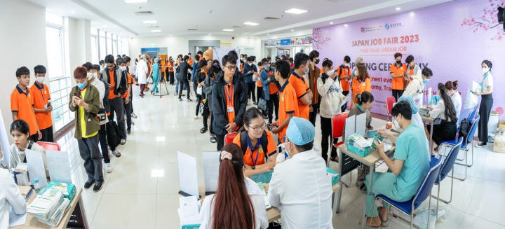 Sinh viên HUTECH tìm hiểu các vấn đề răng miệng và cách chăm sóc cùng chuyên gia 140