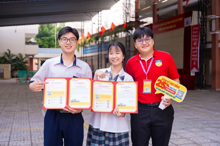[Video] HUTECH Scholarship Tour 2025: 9 tỉnh thành, 2.000 học bổng và hàng ngàn ước mơ được chắp cánh 32