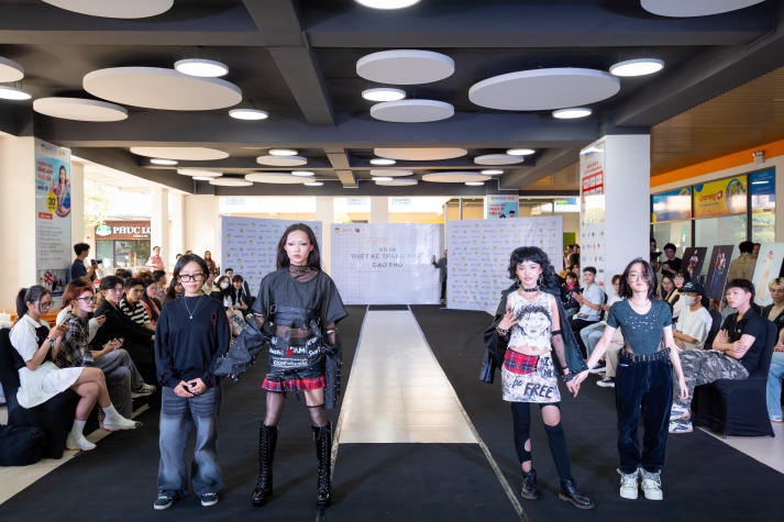 [Video] Trình diễn trang phục dạo phố của sinh viên Thiết kế thời trang HUTECH: biến hóa, đa sắc, sáng tạo 122