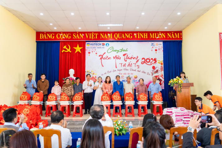 Hành trình lan tỏa mùa xuân yêu thương của Khoa Tài chính - Thương mại 53