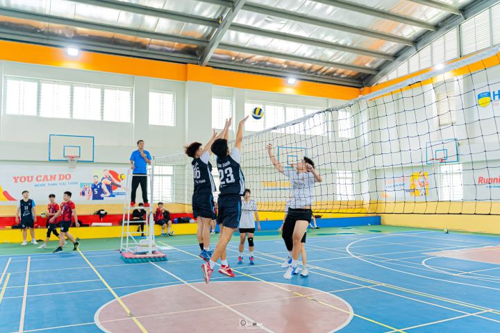[Giải Thể thao Chào đón Tân Sinh viên] Nội dung Bóng chuyền nam đã xác định được 08 đội vào Tứ kết 17