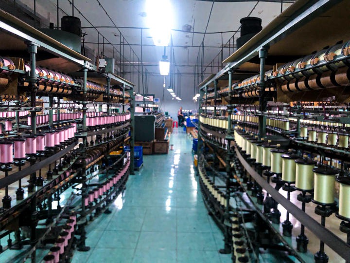 Sinh viên Khoa Kiến trúc - Mỹ thuật tìm hiểu về chất liệu thiết kế trong chuyến tham quan doanh nghiệp tại Đà Lạt 45