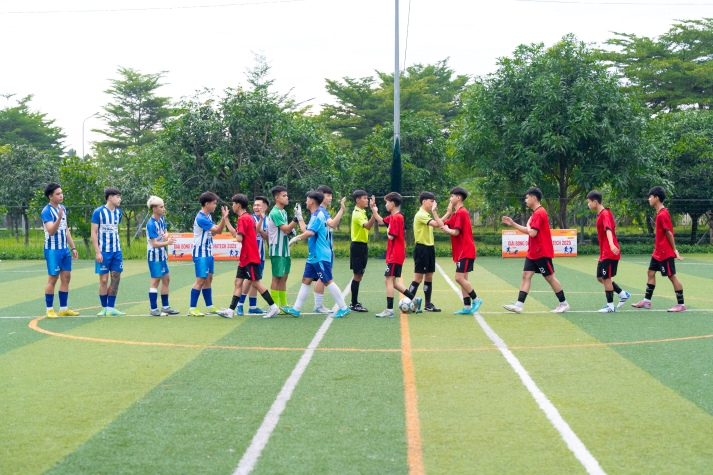 [Video] Viện Văn hóa - Nghệ thuật - Thể thao đăng quang vô địch Giải bóng đá Sinh viên HUTECH 2025 16