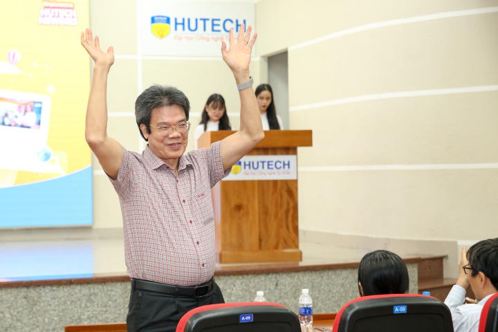Hình ảnh đại biểu tham dự chương trình Chào đón tân sinh viên khóa 2022 HUTECH 2