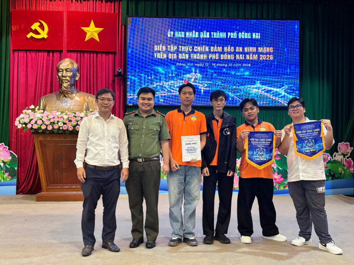 Sinh viên Công nghệ thông tin ghi dấu ấn với 03 giải thưởng tại chương trình diễn tập thực chiến an ninh mạng 2026 38