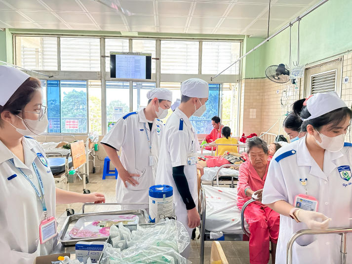 Sinh viên Khóa 22 ngành Điều dưỡng HUTECH tích lũy kinh nghiệm thực tiễn tại Bệnh viện Chợ Rẫy 34