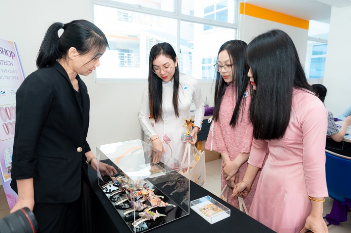 Rạng rỡ khí chất phái đẹp HUTECH: Từ tri thức tỏa sáng đến tấm lòng nhân ái 123