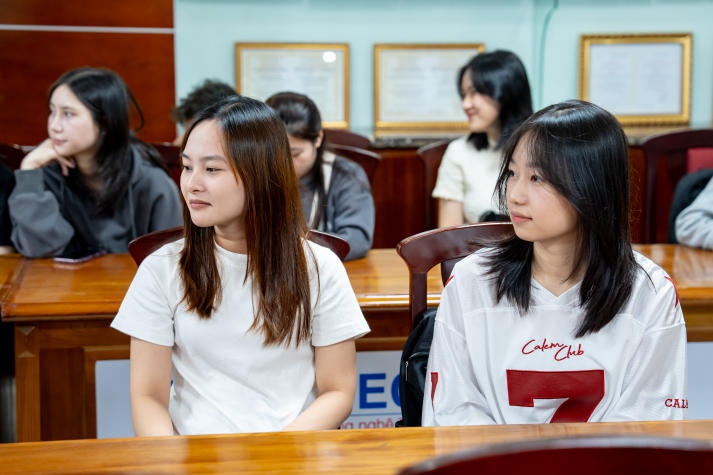 Sinh viên Khoa Hàn Quốc học tìm hiểu chương trình đào tạo ngành Ngôn ngữ Hàn Quốc 120