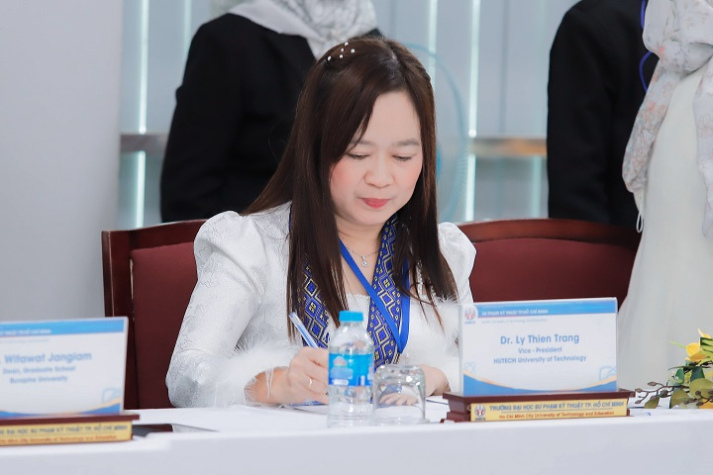 Signing MoUs with 28 institutions worldwide, HUTECH reaffirms leadership in research collaboration at A-GRASS 2025 270
