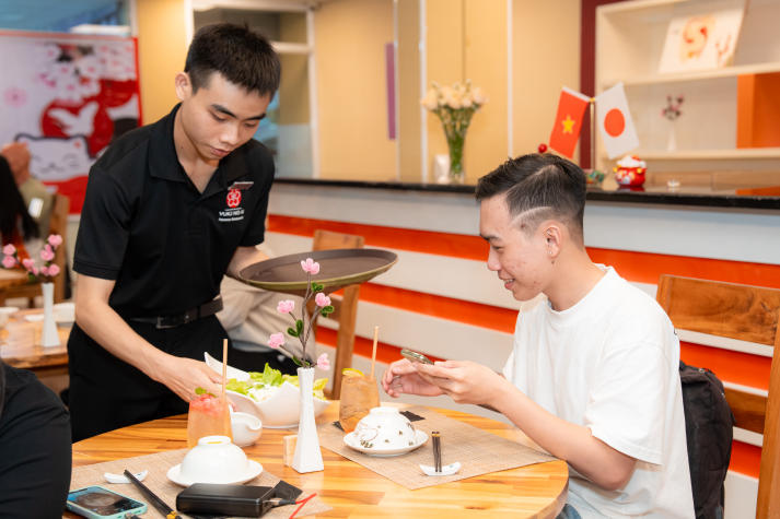 Sinh viên HUTECH biến đồ án thành nhà hàng Nhật, khách “chốt tiệc” ngay ngày khai trương 72