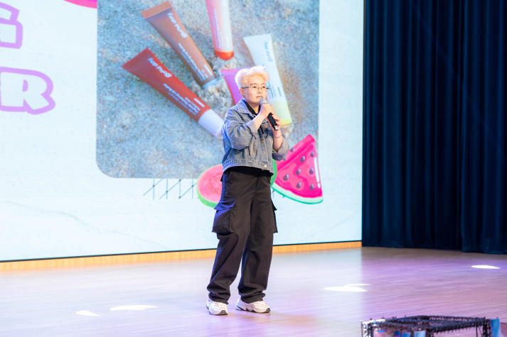 “Phù thủy sân khấu” HUTECH hiện thực hóa ý tưởng thành mô hình sân khấu sống động 45