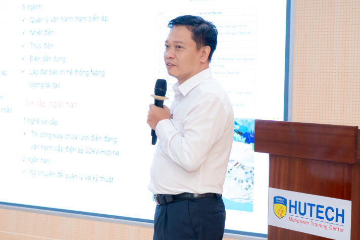 [Video] Sinh viên Viện Kỹ thuật đón đầu công nghệ trạm sạc xe điện và lưu trữ năng lượng BESS 40