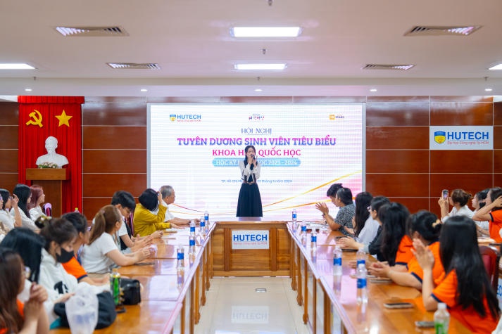 Khoa Hàn Quốc học vinh danh nhiều sinh viên tiêu biểu và tổ chức buổi giao lưu cùng cựu sinh viên 11