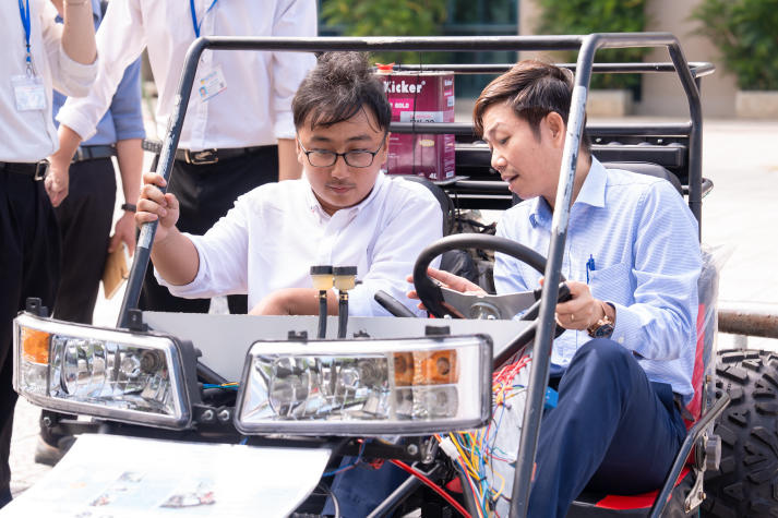 [Video] Loạt đồ án tốt nghiệp “chạm” thực tiễn của sinh viên Ô tô I-HUTECH gây ấn tượng mạnh 111