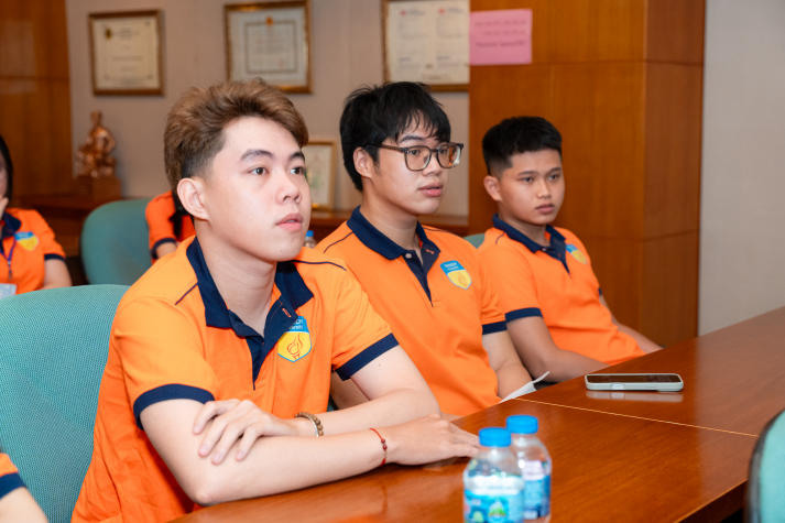 Sinh viên Logistics và quản lý chuỗi cung ứng “giải mã” nghiệp vụ Logistics tại Khu chế xuất Tân Thuận 29