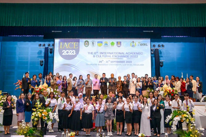 Giảng viên và sinh viên Khoa Tiếng Anh HUTECH tham dự chương trình trao đổi học thuật và văn hóa tại Thái Lan 81