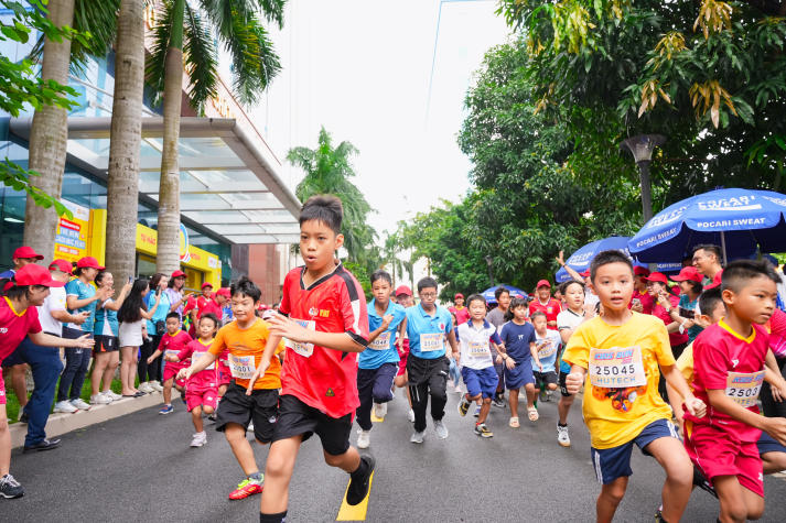 [Video] Sôi động, gắn kết và bùng nổ tại Hội thao Cán bộ - Giảng viên - Nhân viên HUTECH 2025 179